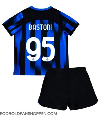 Inter Milan Alessandro Bastoni #95 Hjemmebanetrøje Børn 2023-24 Kortærmet (+ Korte bukser)